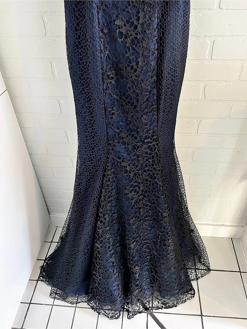 Monique Lhuillier Dark Mermaid Lace Gown Open Back Train Sz 6 - Picture 10 of 16